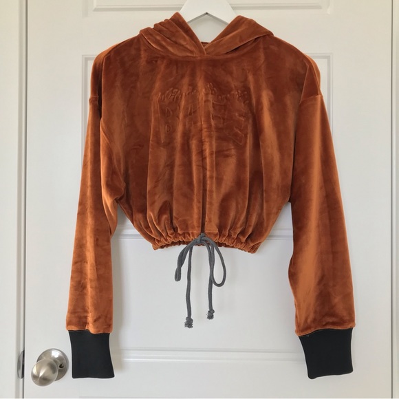 Unbranded // Women’s Cropped Embossed Velvet Hoodie - Picture 1 of 4